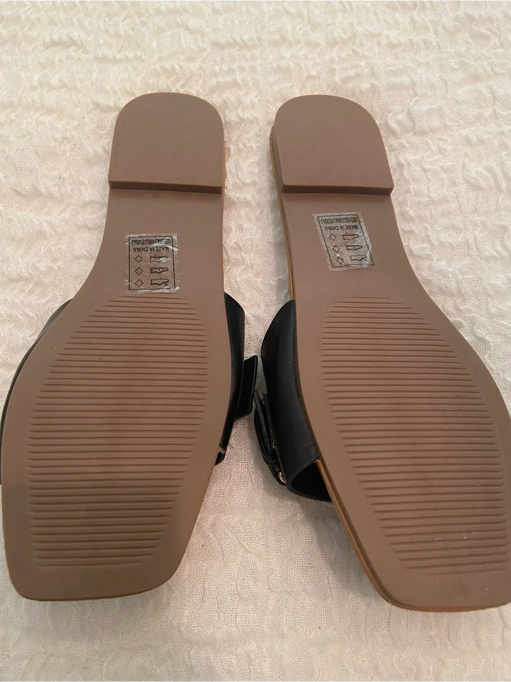 NWOB QUPID BLACK SANDALS SIZE 8.5